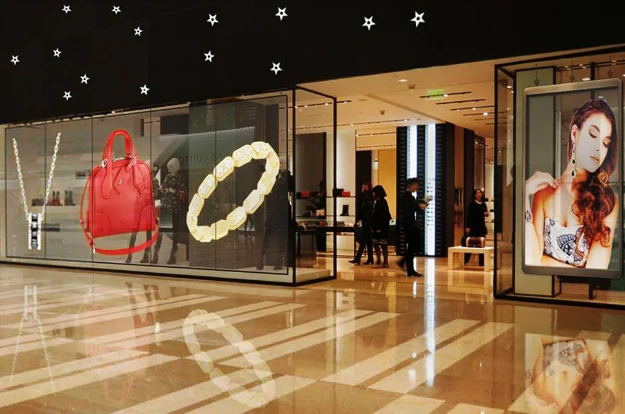 Schermo LED trasparente rispetto al display LED tradizionale
